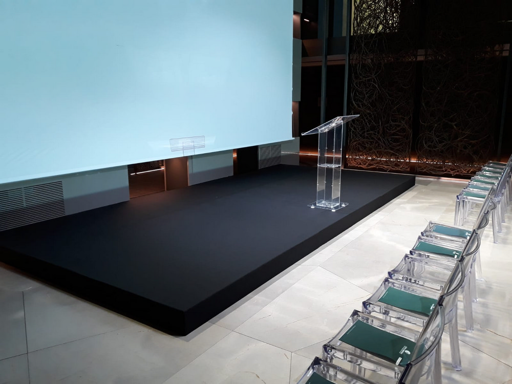 Adjustable staging rental in Milan Italy